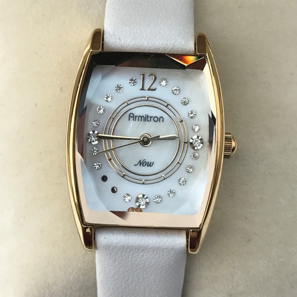 Armitron Now Women Watch Genuine Leather White Ban - Picture 3 of 8